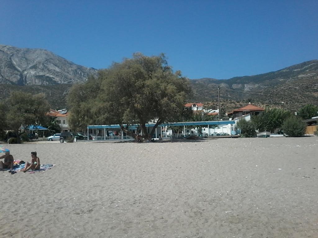 Hotel Mando Marathokampos Exterior photo
